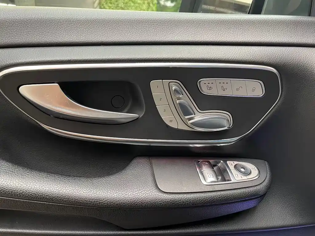 Mercedes-Benz V-Class 2017 — фото 11
