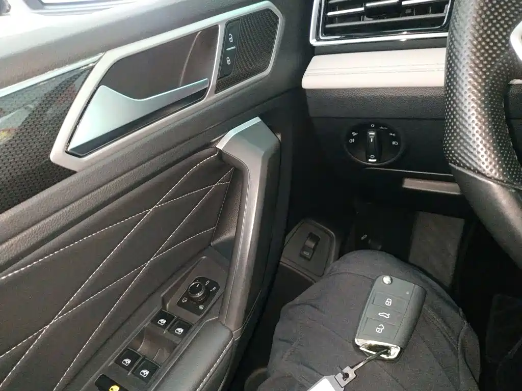 Volkswagen Tiguan L 2023 — фото 9