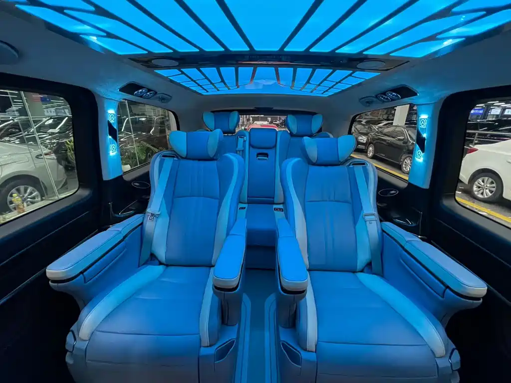 Mercedes-Benz V-Class 2017 — фото 16