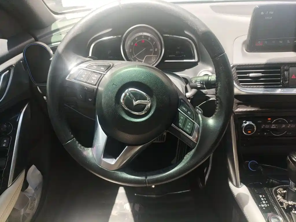 Mazda CX-4 2017 — фото 11