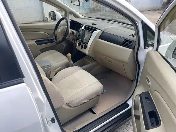 Venucia D50 2015