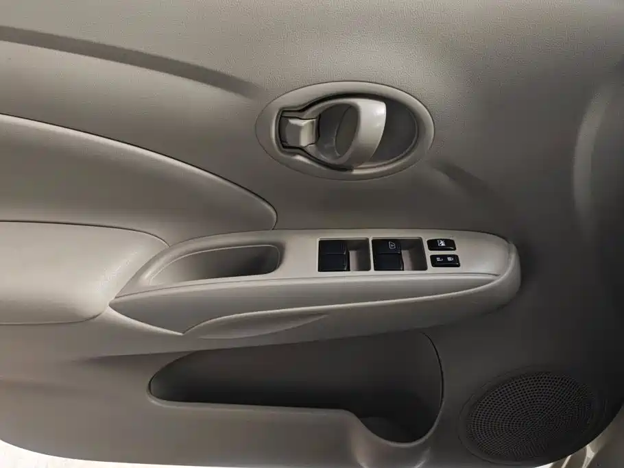 Nissan Sunny 2015 — фото 7