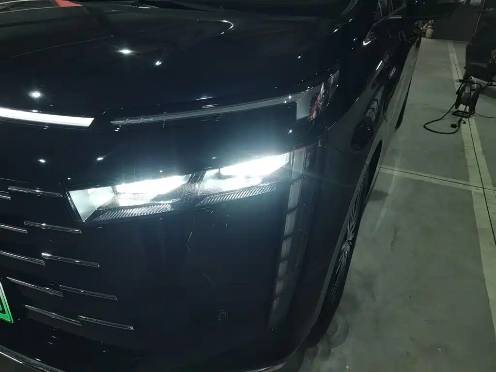 GAC Motor E8 Hybrid 2024 — фото 24