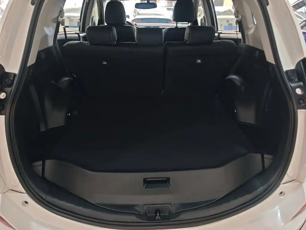 Toyota RAV4 2019 — фото 19
