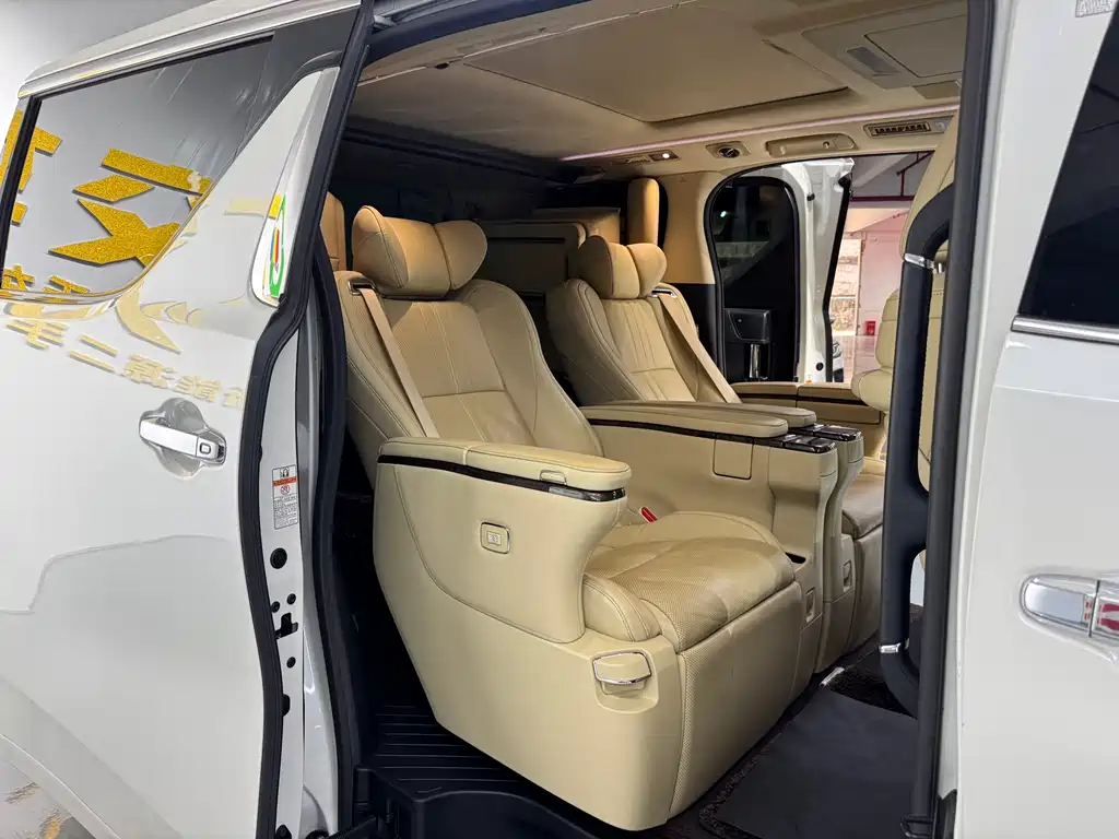 Toyota Alphard 2020 — фото 16