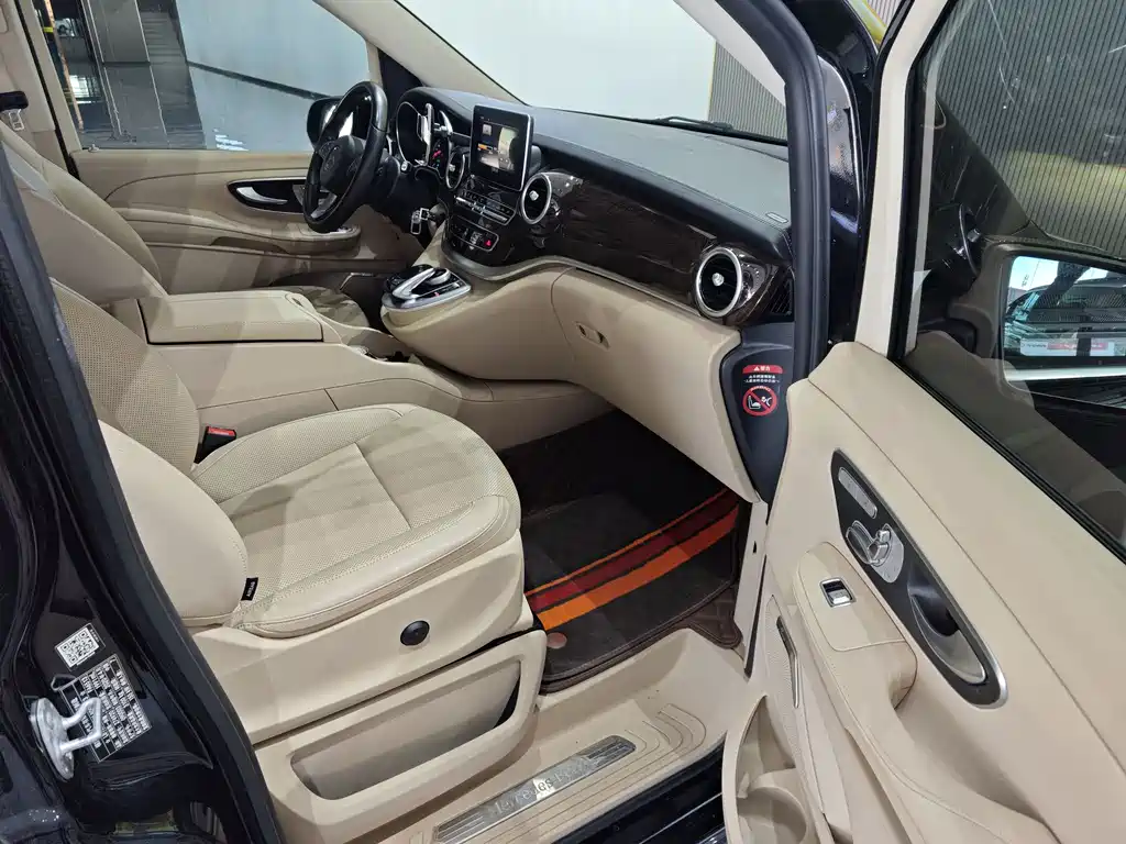 Mercedes-Benz V-Class 2020 — фото 14