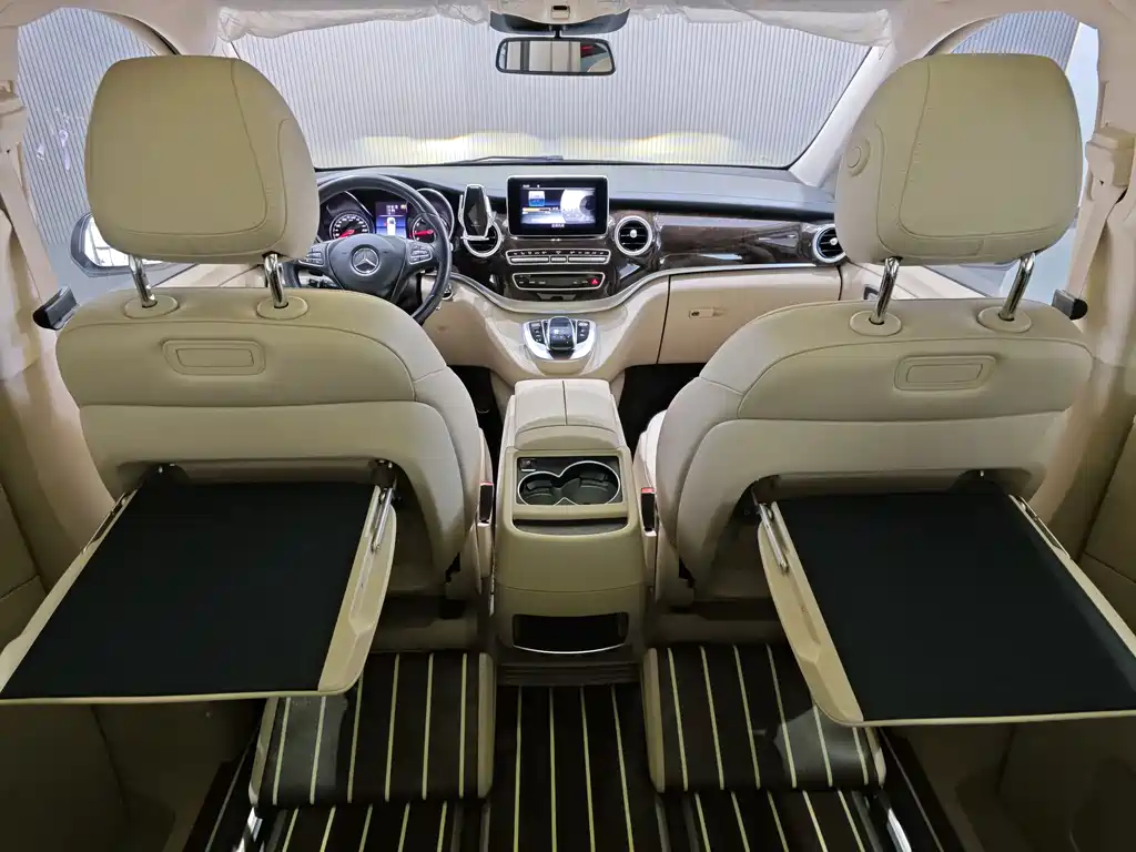 Mercedes-Benz V-Class 2020 — фото 17