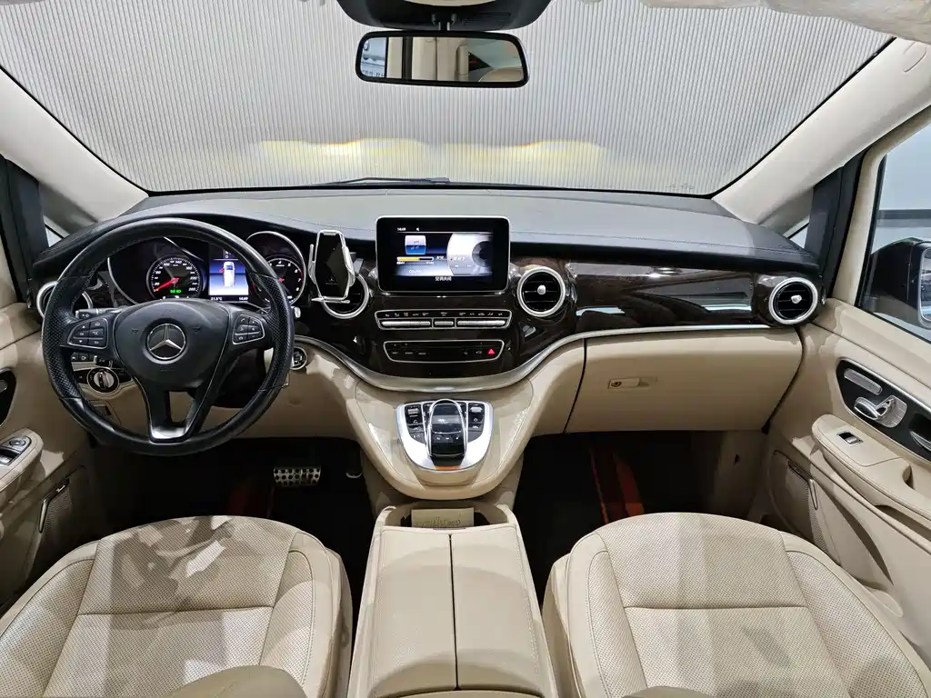 Mercedes-Benz V-Class 2020 — фото 20