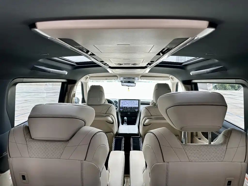 Toyota Alphard 2024 — фото 12