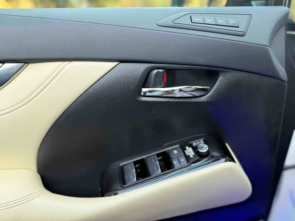 Toyota Alphard 2021 — фото 8