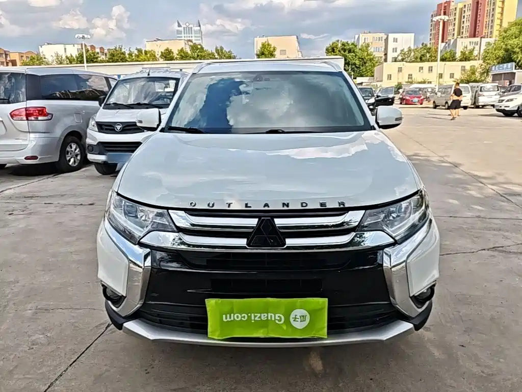 Mitsubishi Outlander 2018 — фото 3