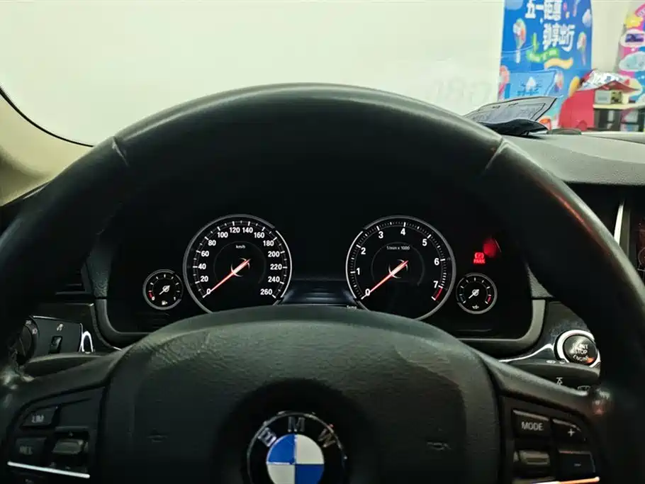 BMW 5 Series 2016 — фото 14