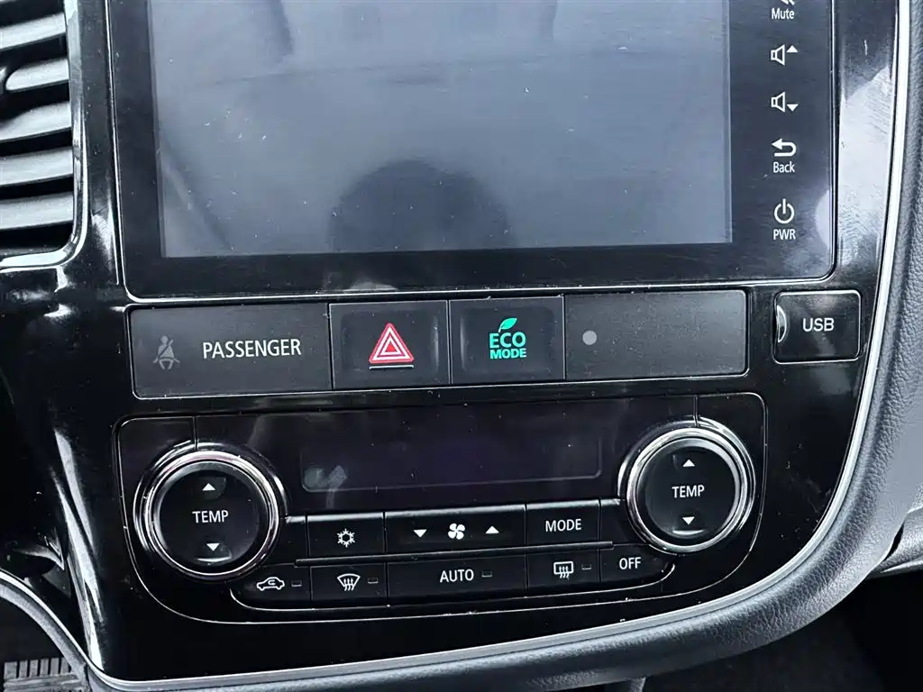 Mitsubishi Outlander 2021 — фото 19