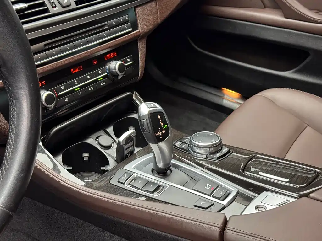 BMW 5 Series 2016 — фото 7