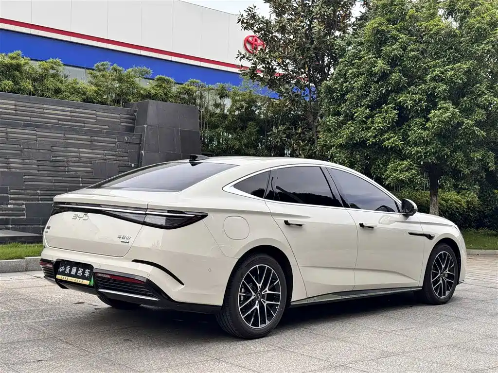 BYD Seal 07 DM-i 2025 — фото 13