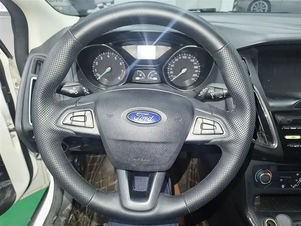 Ford Focus 2017 — фото 11