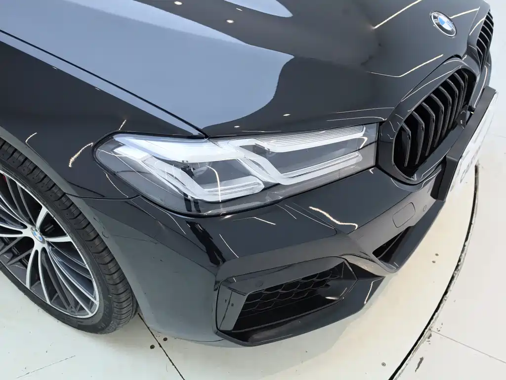 BMW 5 Series 2023 — фото 16