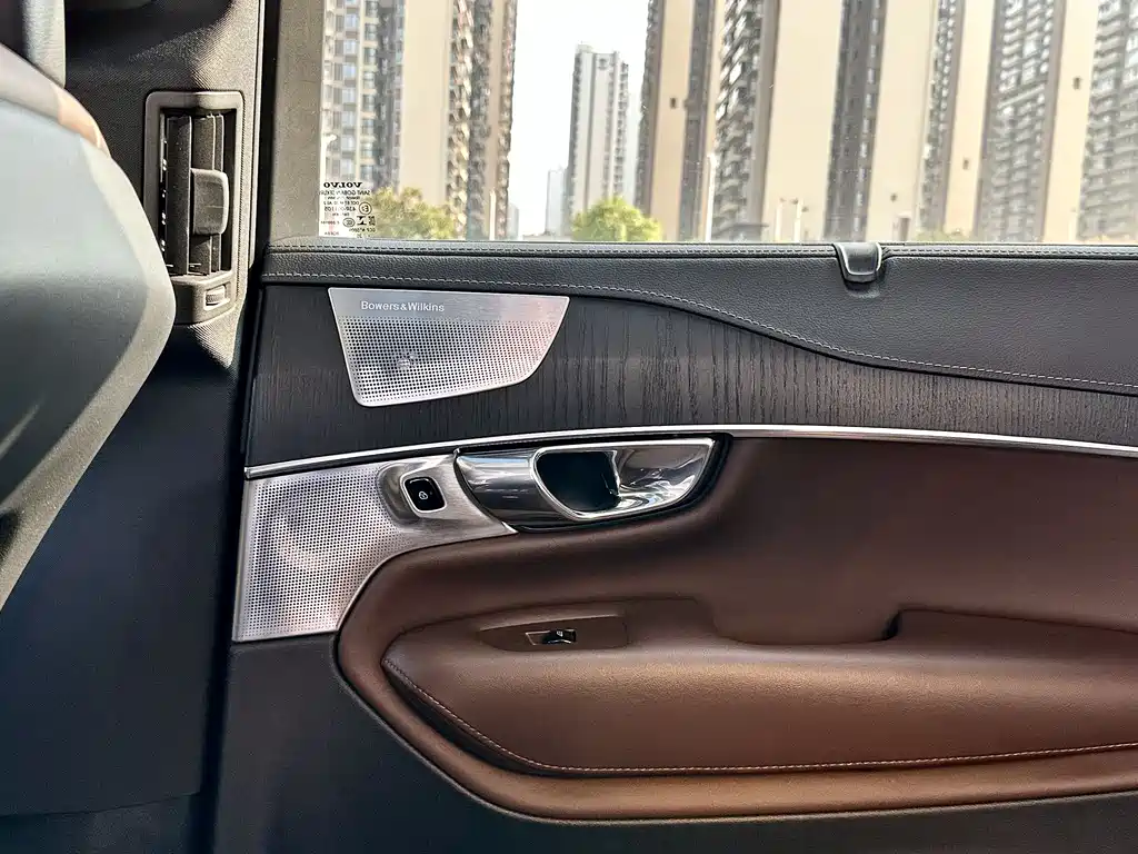 Volvo XC90 2020 — фото 28