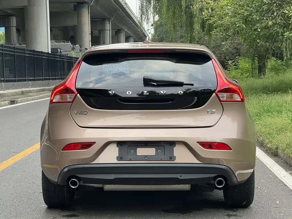 Volvo V40 2017 — фото 9
