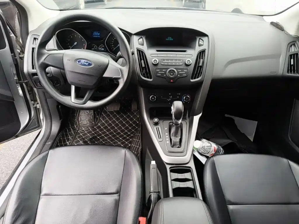 Ford Focus 2016 — фото 10