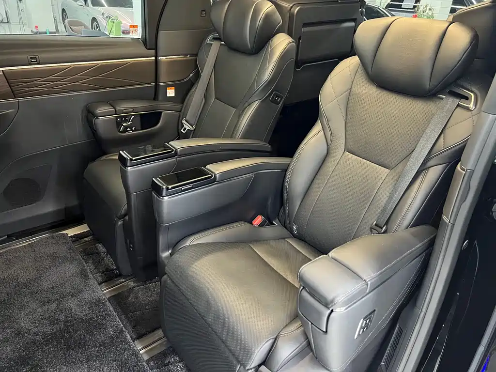 Toyota Alphard 2025 — фото 11