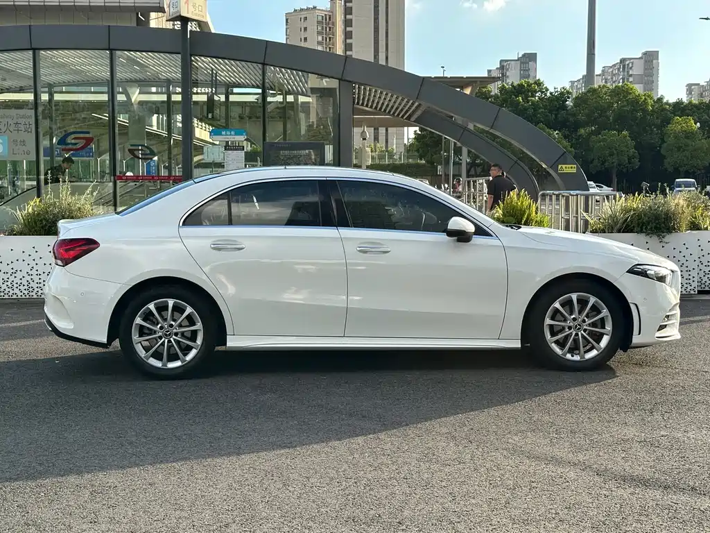 Mercedes-Benz A-Class 2021 — фото 4