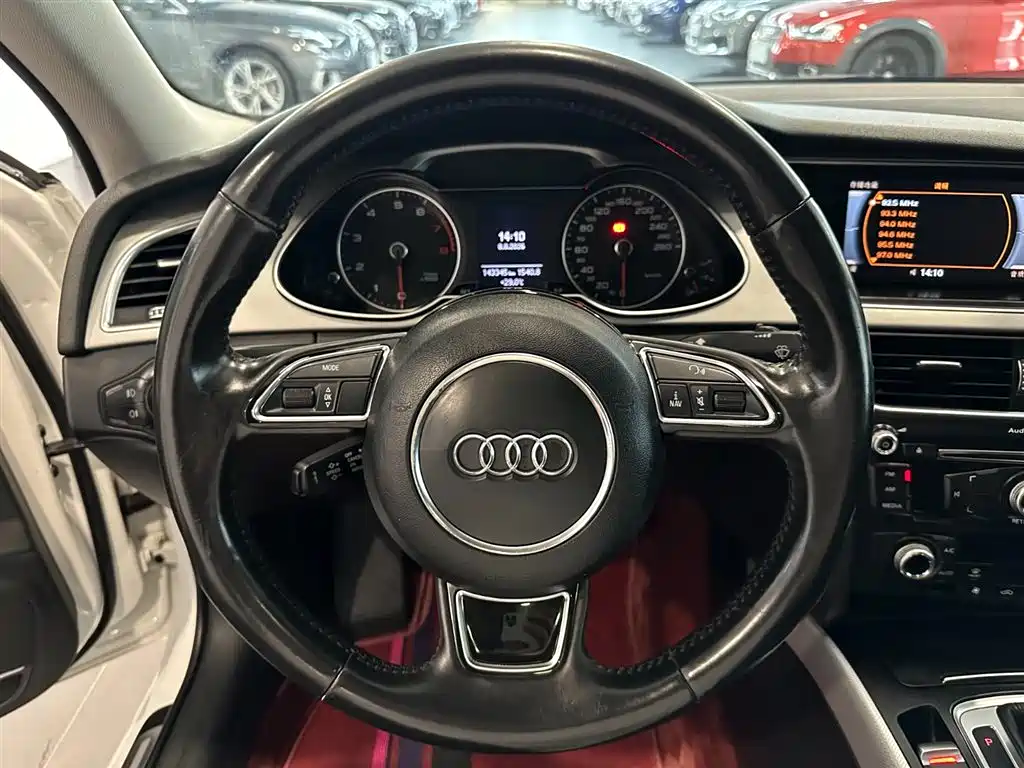 Audi A4L 2015 — фото 12