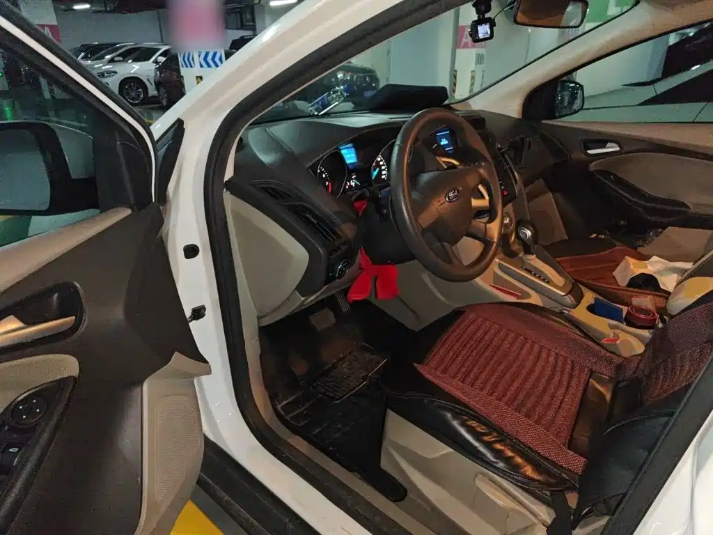 Ford Focus 2014 — фото 17