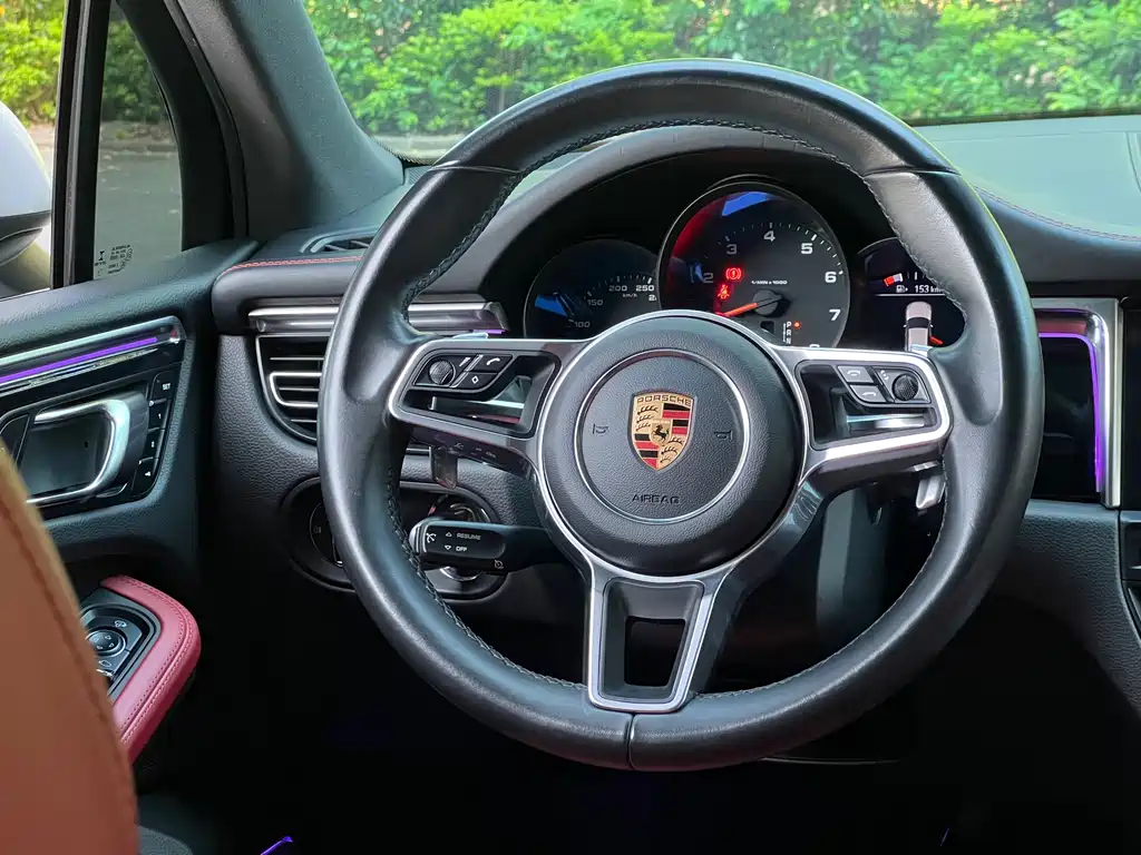 Porsche Macan 2019 — фото 20