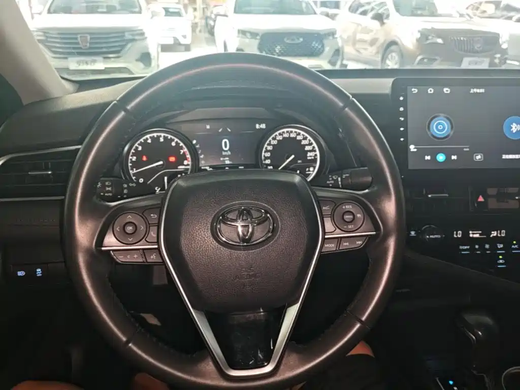 Toyota Camry 2023 — фото 11