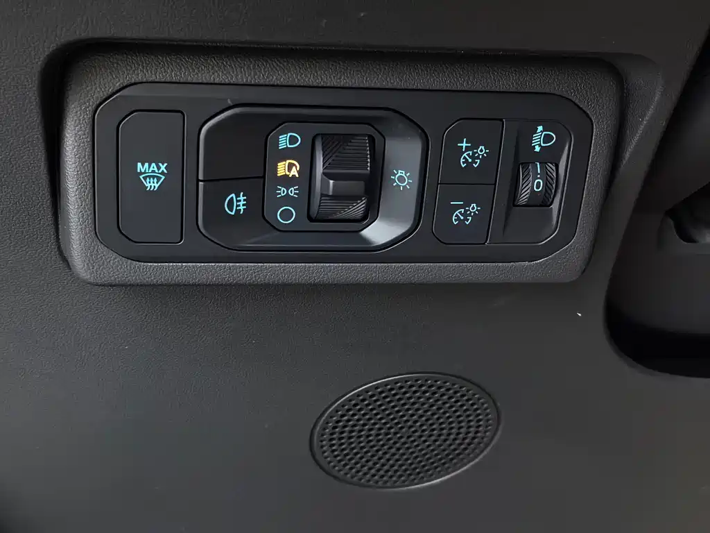 Ford Edge 2023 — фото 26