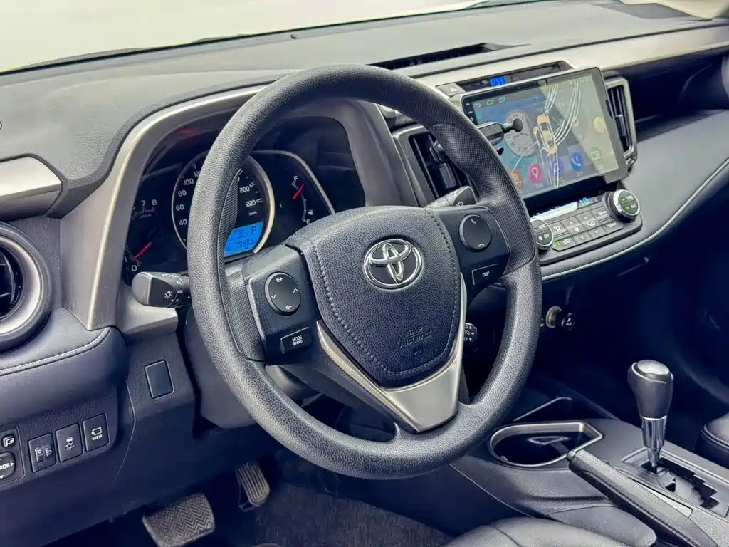 Toyota RAV4 2017 — фото 11