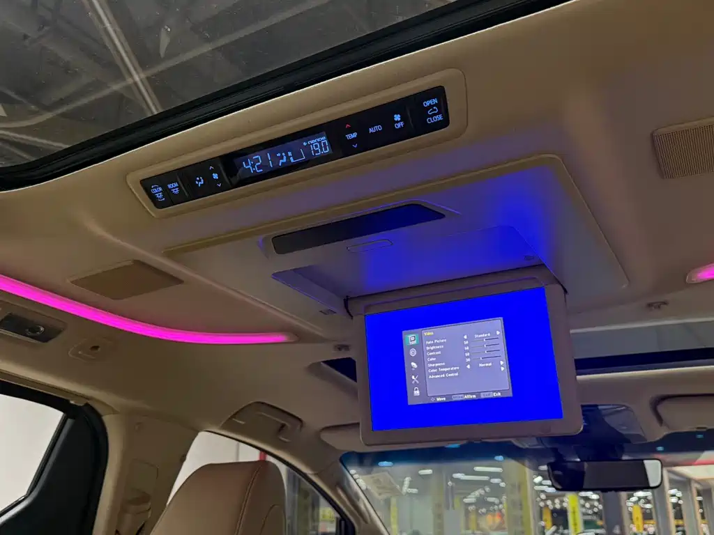 Toyota Alphard 2019 — фото 19