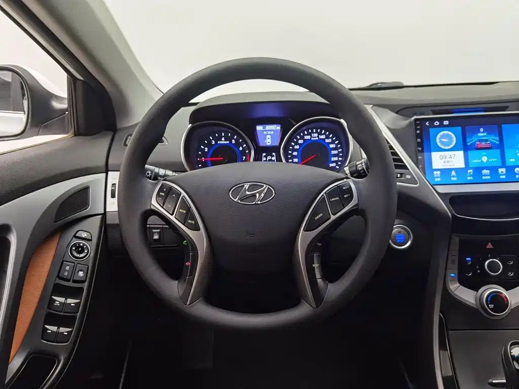 Hyundai Elantra 2015 — фото 11