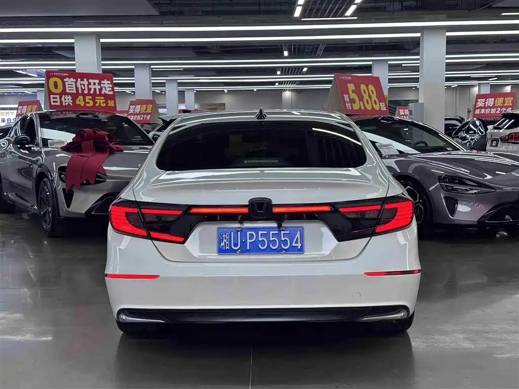 Honda Accord 2019 — фото 12