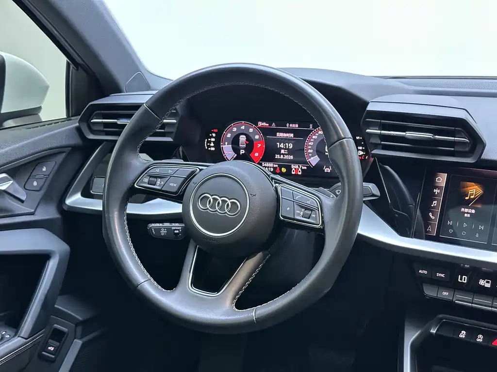 Audi A3 2023 — фото 18