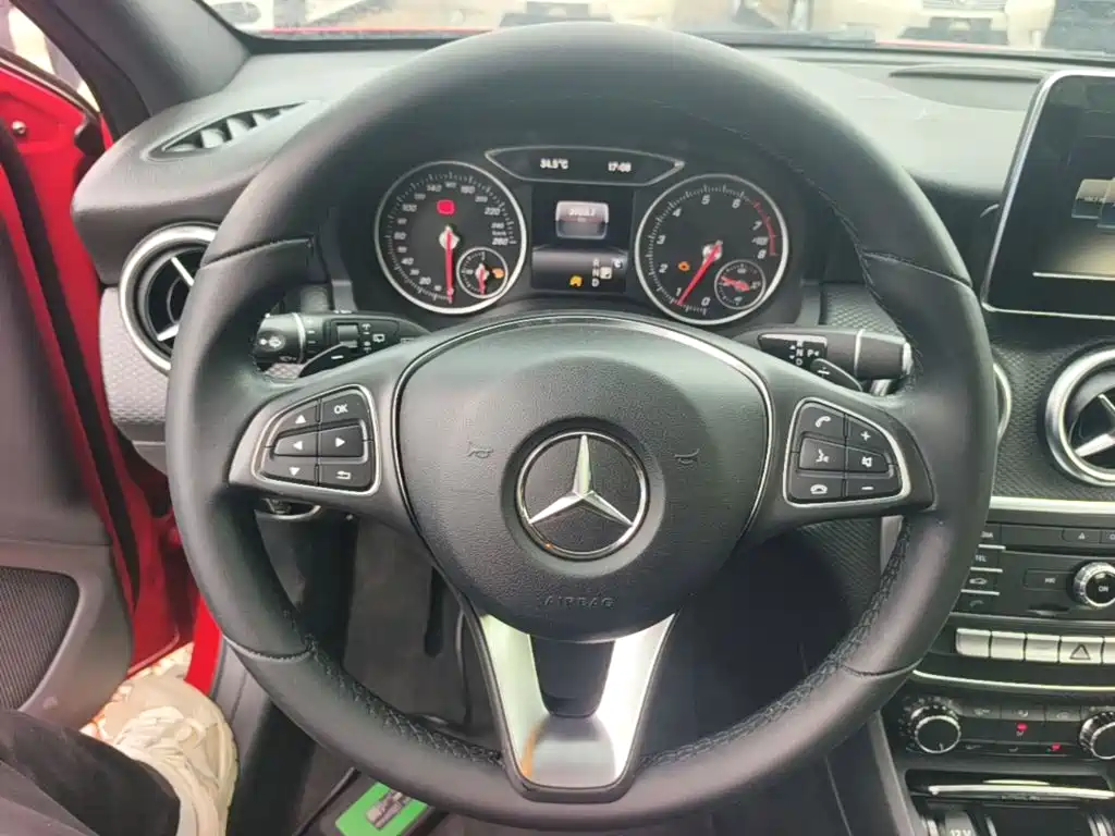 Mercedes-Benz A-Class 2017 — фото 11