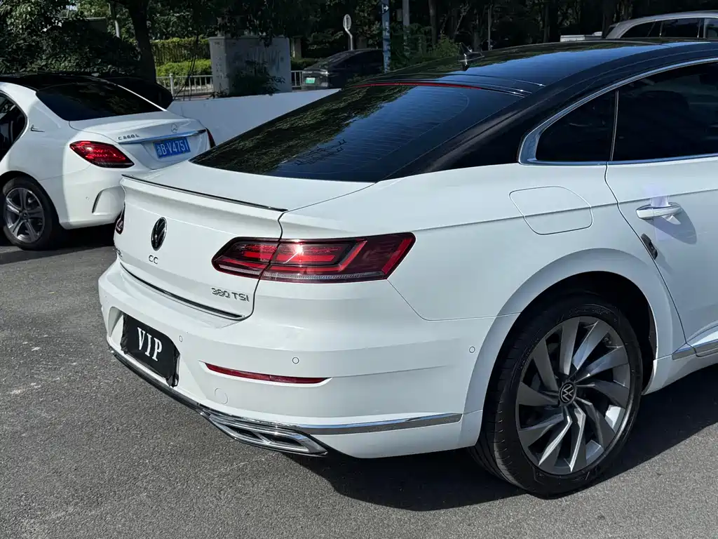 Volkswagen CC 2023 — фото 27