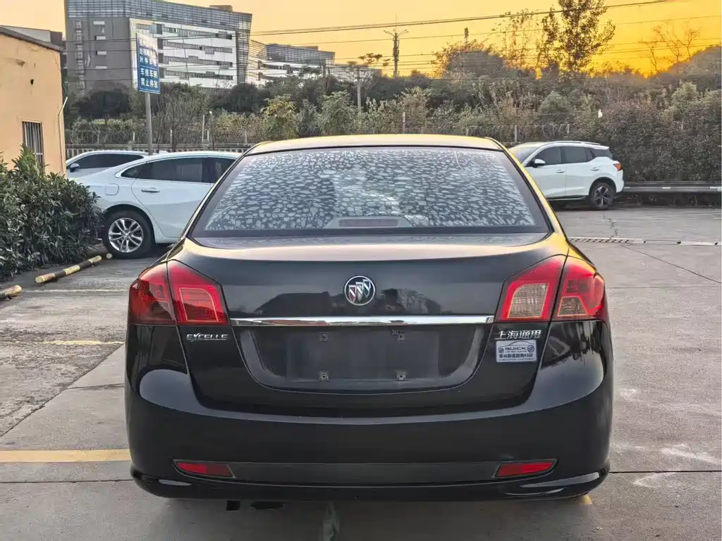 Buick Excelle 2015 — фото 8