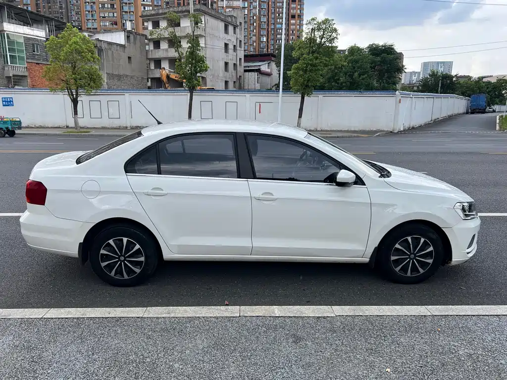 Volkswagen Jetta 2018 — фото 14