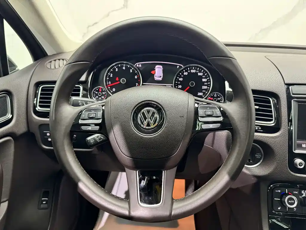 Volkswagen Touareg 2018 — фото 9
