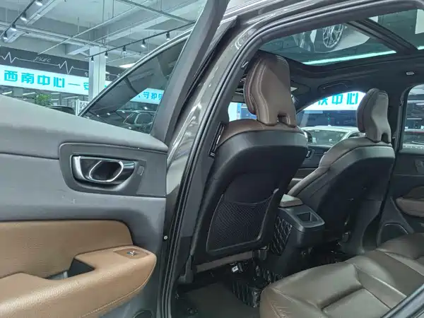 Volvo XC60 2022