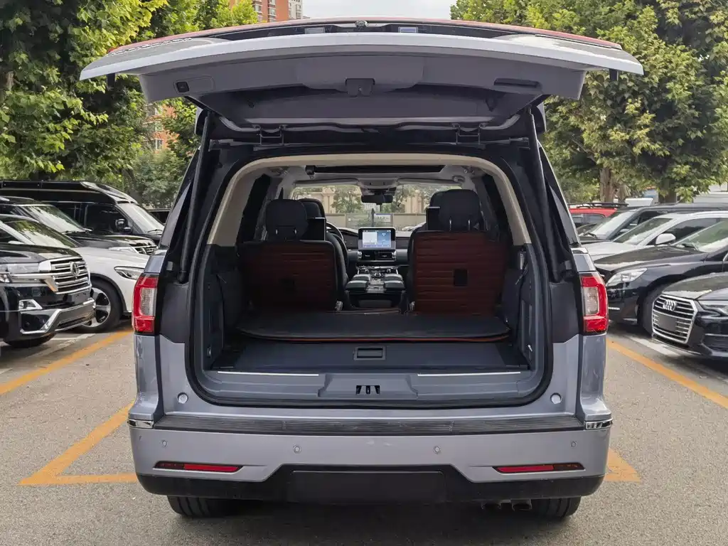 Lincoln Navigator 2019 — фото 12