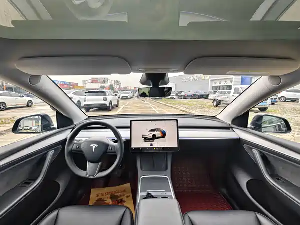 Tesla Model Y 2024