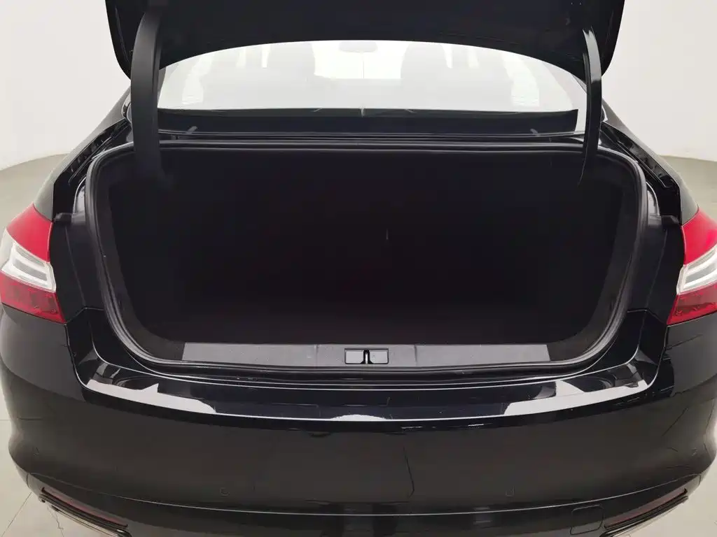 Peugeot 408 2016 — фото 16