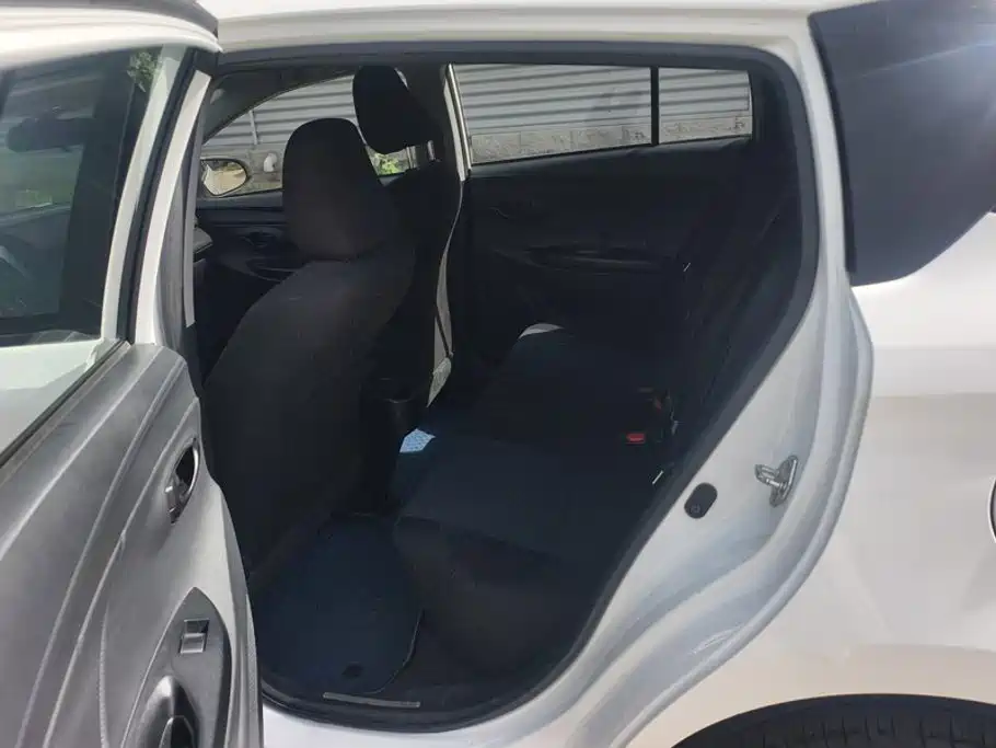 Toyota Yaris L 2019 — фото 11