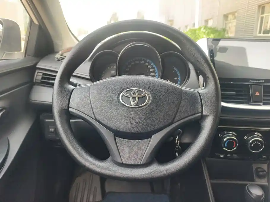 Toyota Yaris L 2019 — фото 15