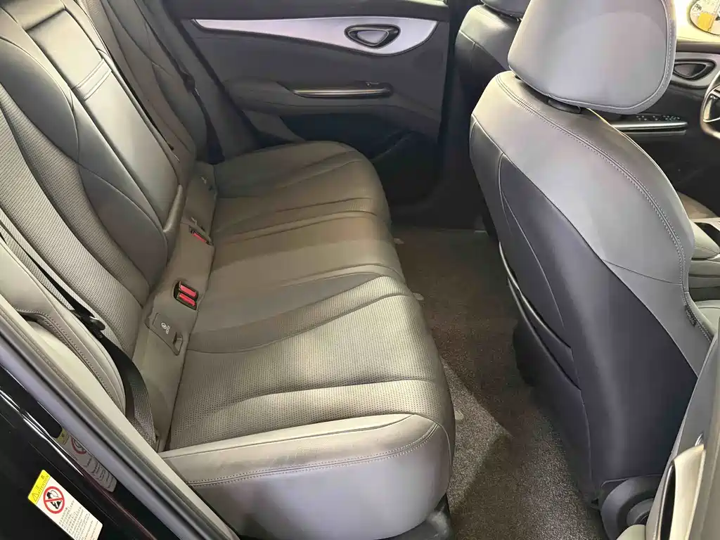 BYD Seal 07 DM-i 2025 — фото 8