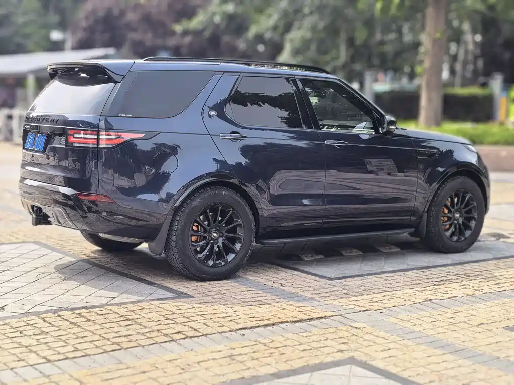 Land Rover Discovery 2017 — фото 28