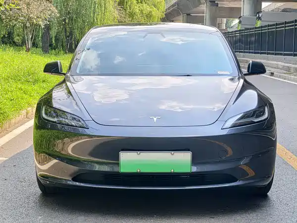 Tesla Model 3 2024